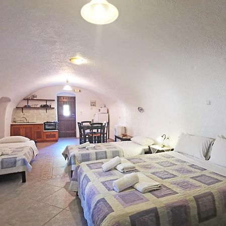 Guesthouse Toxotis Pírgos Dhiroú Bagian luar foto