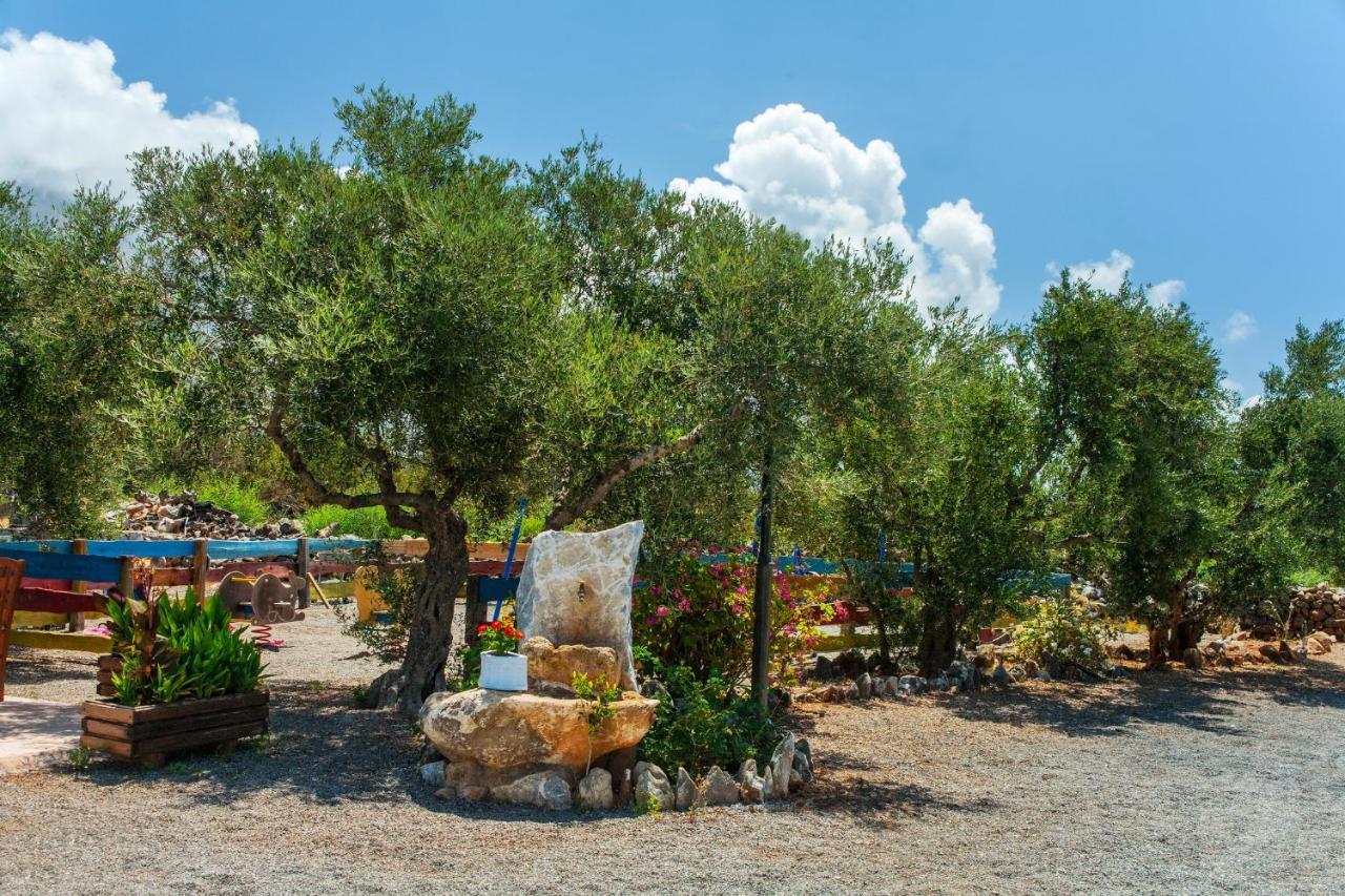 Guesthouse Toxotis Pírgos Dhiroú Bagian luar foto