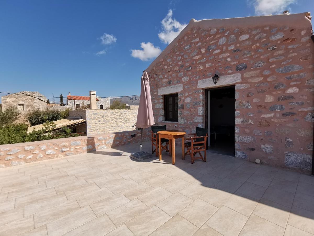 Guesthouse Toxotis Pírgos Dhiroú Bagian luar foto