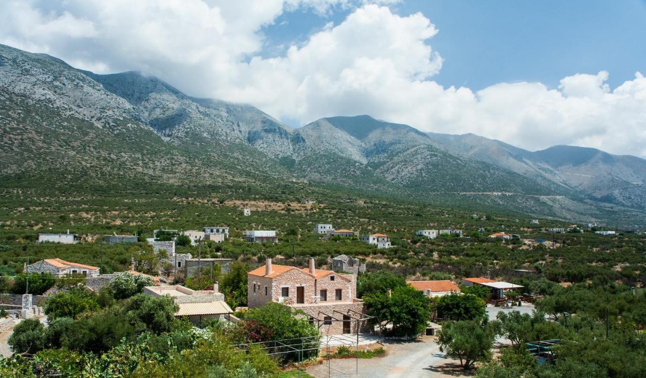 Guesthouse Toxotis Pírgos Dhiroú Bagian luar foto