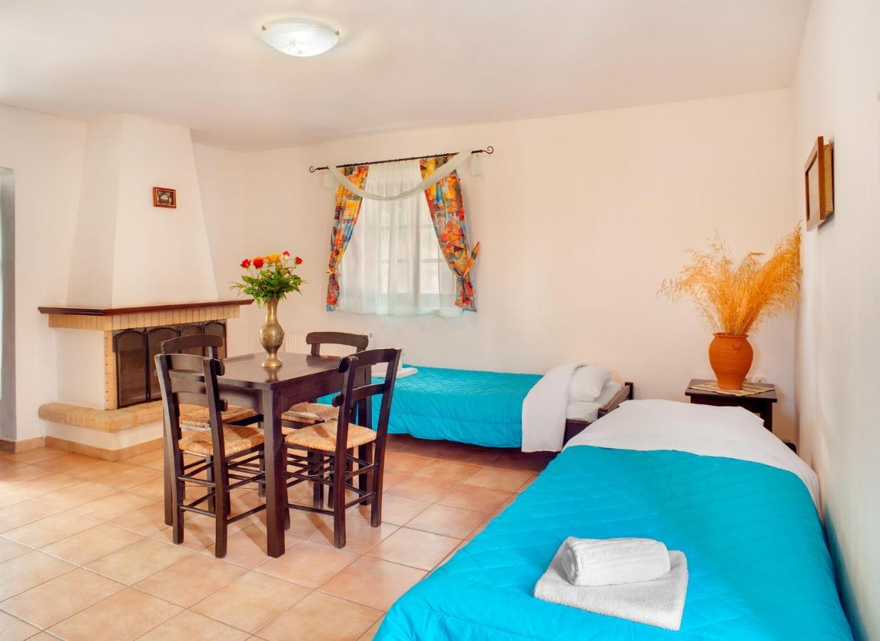 Guesthouse Toxotis Pírgos Dhiroú Bagian luar foto
