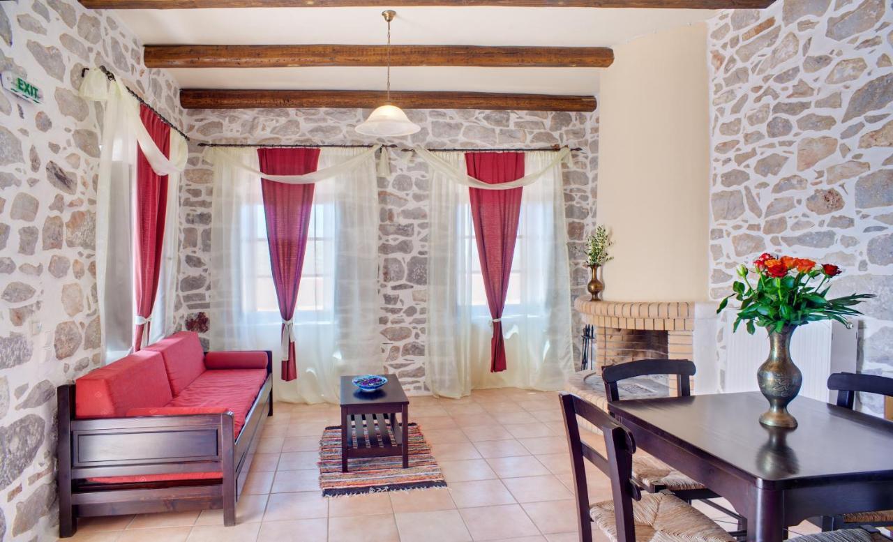 Guesthouse Toxotis Pírgos Dhiroú Bagian luar foto
