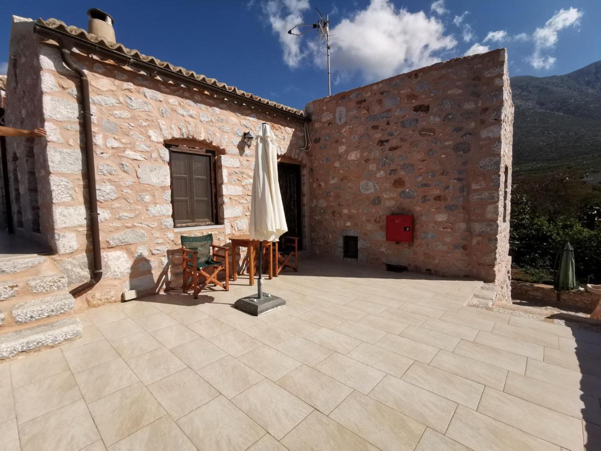 Guesthouse Toxotis Pírgos Dhiroú Bagian luar foto