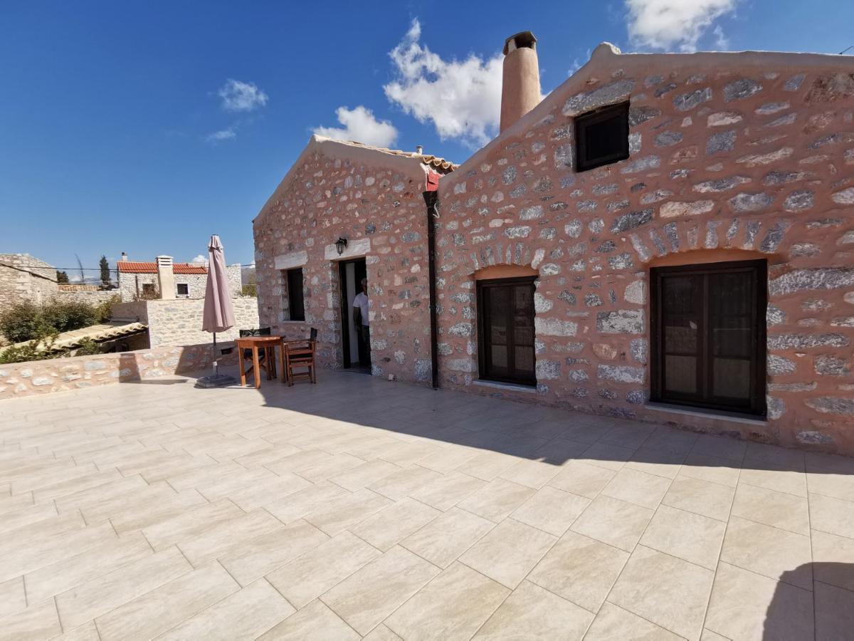 Guesthouse Toxotis Pírgos Dhiroú Bagian luar foto
