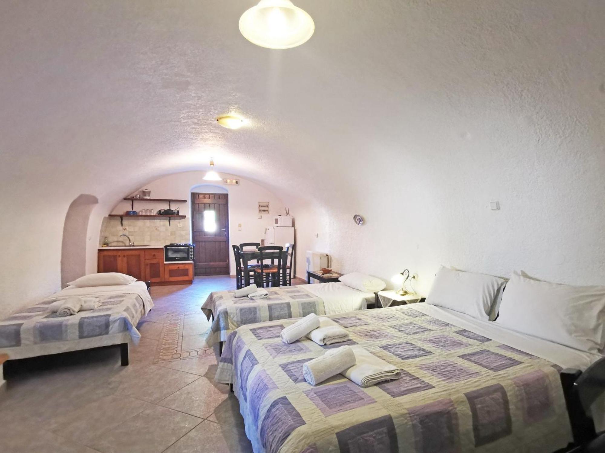 Guesthouse Toxotis Pírgos Dhiroú Bagian luar foto