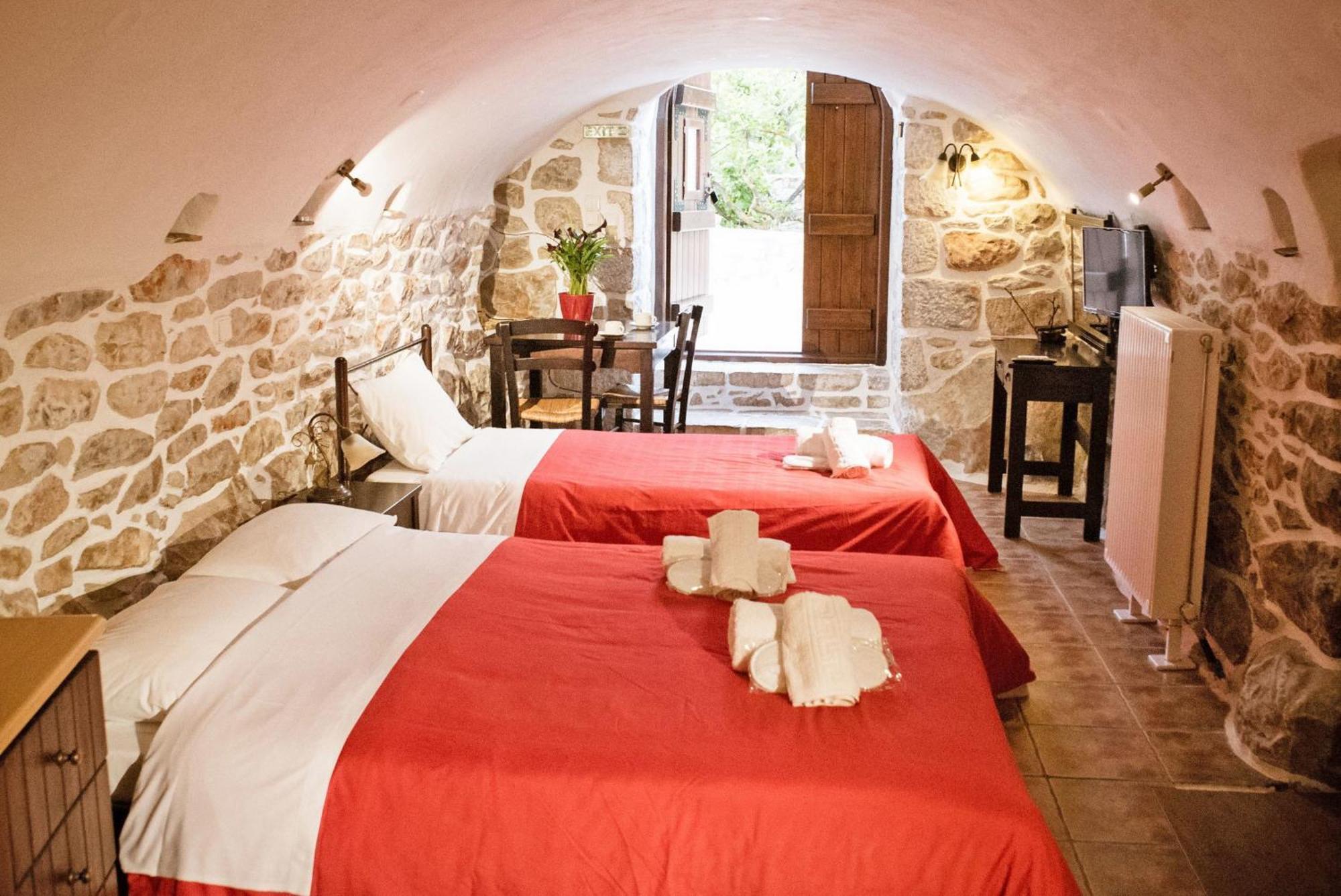 Guesthouse Toxotis Pírgos Dhiroú Bagian luar foto
