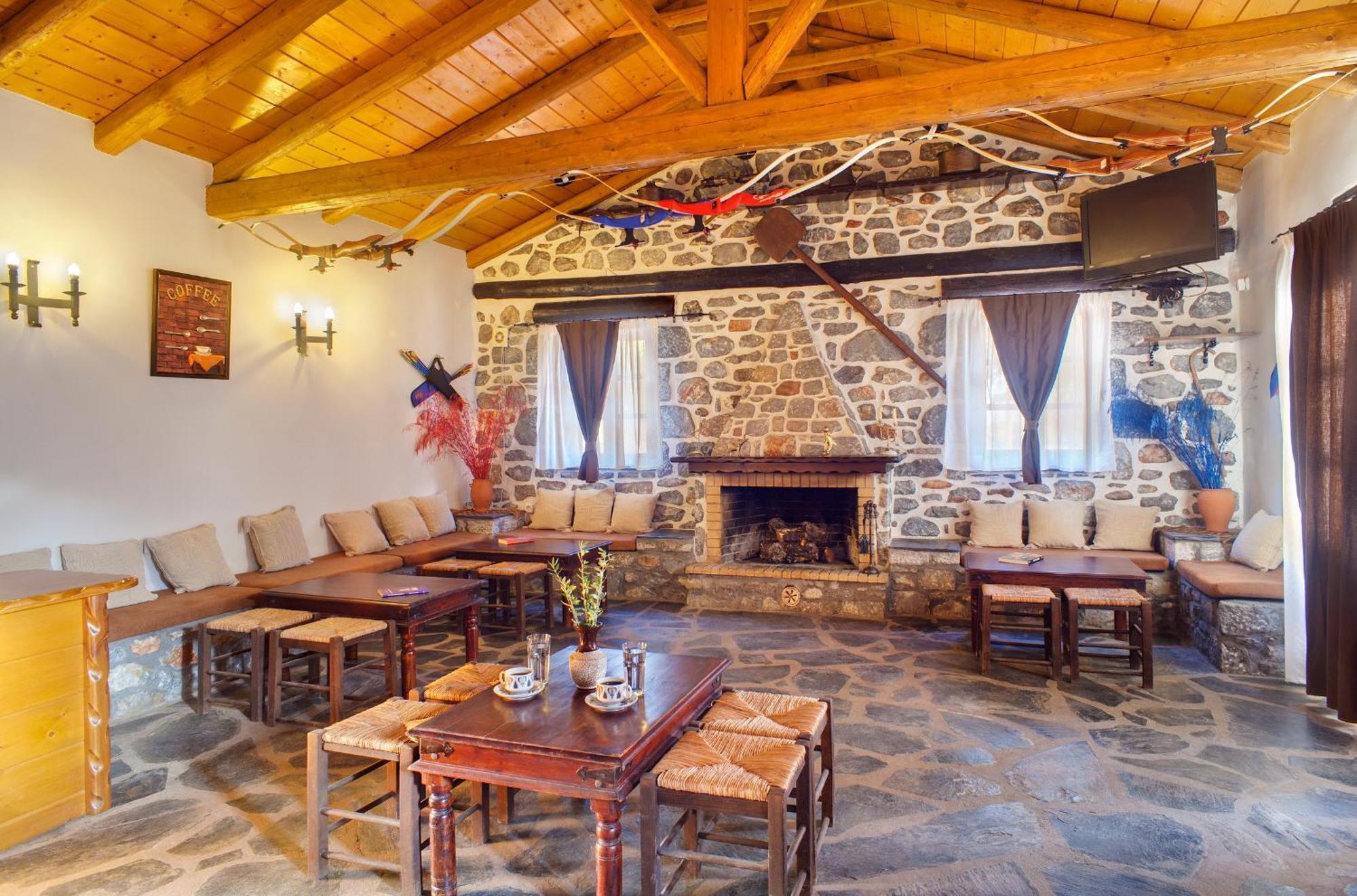 Guesthouse Toxotis Pírgos Dhiroú Bagian luar foto